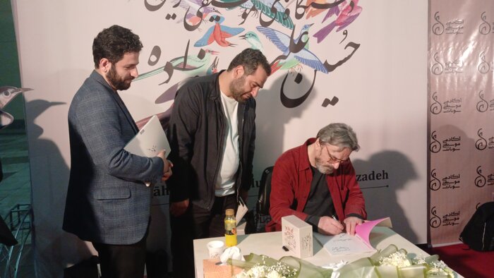 صف پرشور خرید کتاب در ساری؛ جشن امضای «دستگاههای موسیقی ایران»