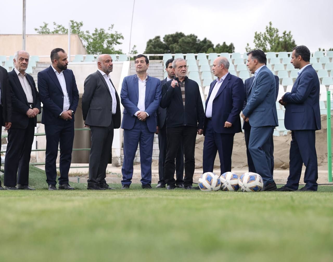 Presidente de Irán visita el Centro Nacional de Fútbol de Irán 