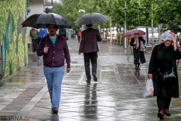 رگبار و رعد و برق در همدان/هوا چهار درجه خنک‌تر می‌شود