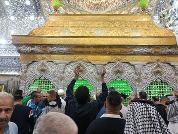 مظلومیت امام حسین(ع) را به جهان مخابره کنیم