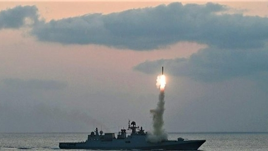 تنش میان همسایگان اتمی شبهقاره؛ هند در رزمایش دریایی موشک شلیک کرد