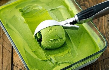 طرز تهیه بستنی چغاله بادام کشدار و پفکی
