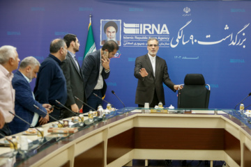تقدیر از نیروهای خدماتی به مناسبت روز کارگر