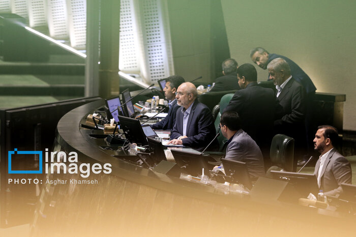 Majlis در روز/ نمایندگان عزاداری حادثه تلخ بندر شهید رجائی