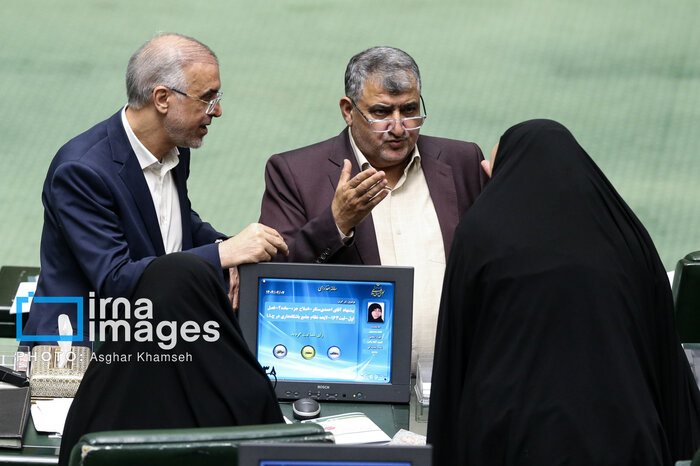 Majlis در روز/ نمایندگان عزاداری حادثه تلخ بندر شهید رجائی