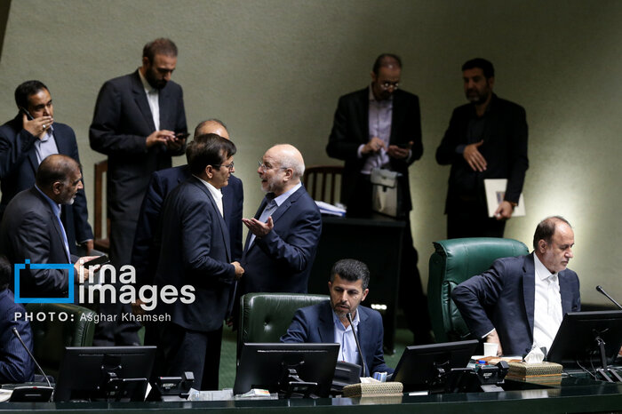 Majlis در روز/ نمایندگان عزاداری حادثه تلخ بندر شهید رجائی