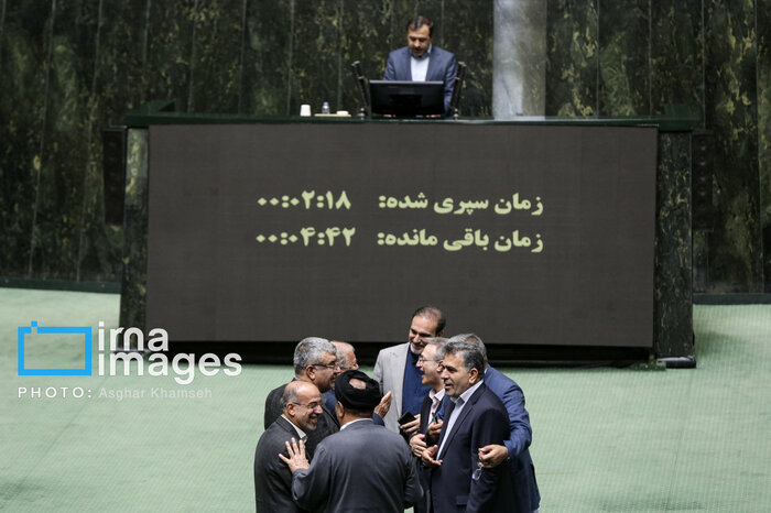 Majlis در روز/ نمایندگان عزاداری حادثه تلخ بندر شهید رجائی