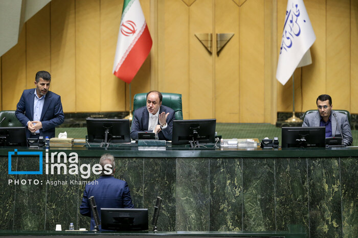 Majlis در روز/ نمایندگان عزاداری حادثه تلخ بندر شهید رجائی