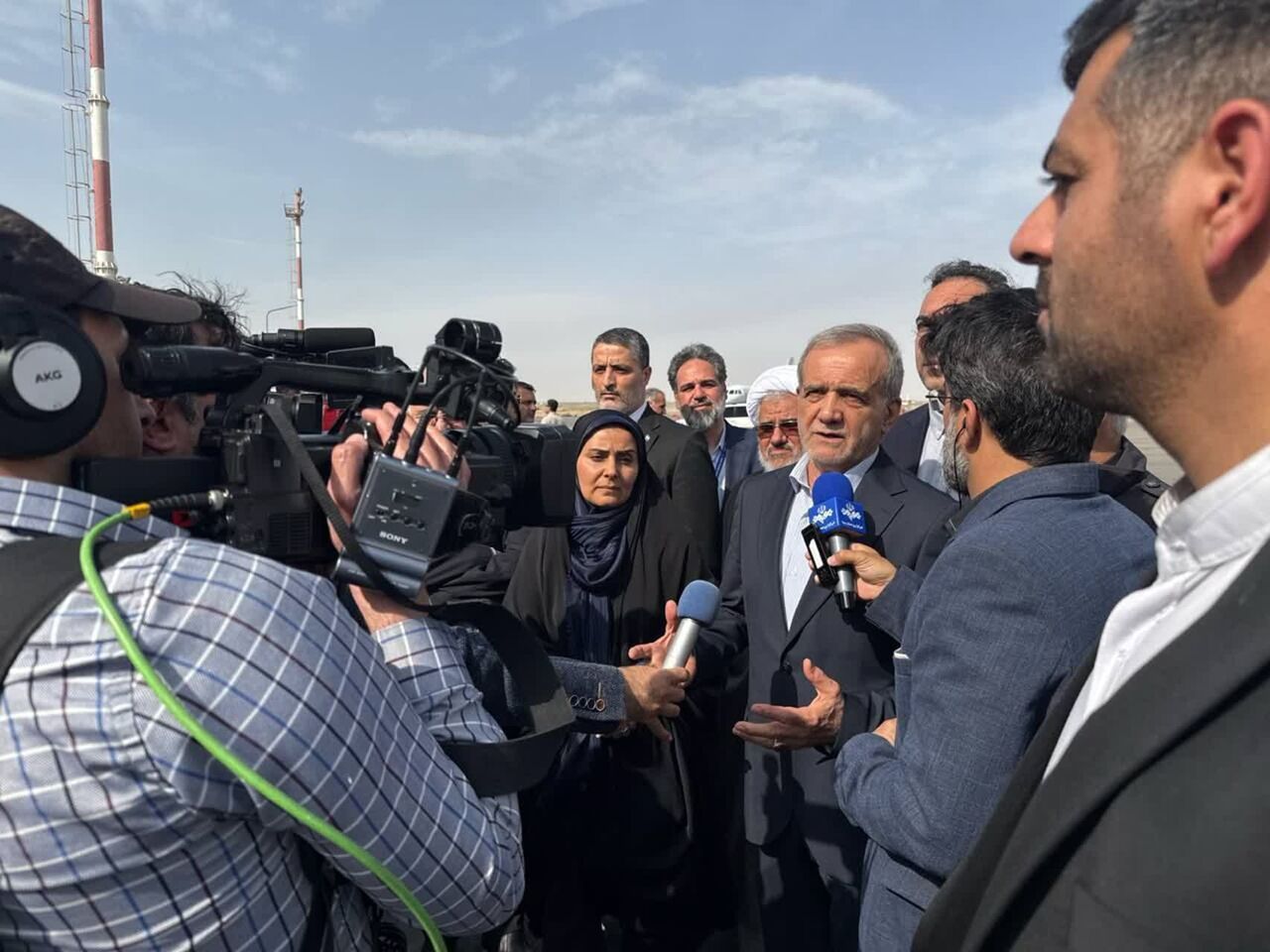 رییسجمهور: دولت پیگیر رفع مسائل مرتبط با حادثه بندر شهید رجایی است رییسجمهور: دولت پیگیر رفع مسائل مرتبط با حادثه بندر شهید رجایی است