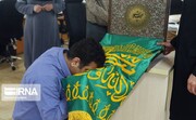 فیلم| دیدار خادمان رضوی با خانواده‌ جانباختگان حادثه واژگونی اتوبوس زائران امام رضا(ع)