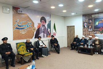 جمعی از خدام رضوی در بدو ورود با نماینده ولی‌فقیه در خوزستان دیدار کردند