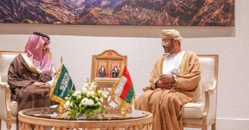وزیرخارجه سعودی به عمان رفت