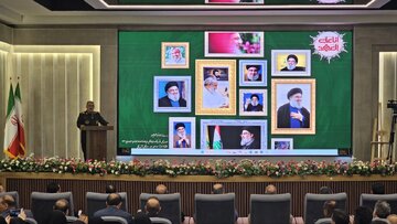 سردار شاهوارپور: مقاومت و ایستادگی مردم ایران به الگویی در جهان تبدیل شد