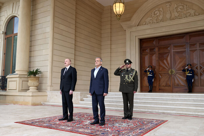 Azerbaiyán recibe oficialmente al presidente iraní en visita clave para reforzar relaciones bilaterales