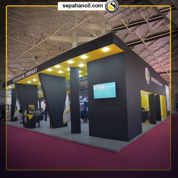 بازدید استاندار اصفهان از غرفه شرکت نفت سپاهان در نمایشگاه ایران اکسپو