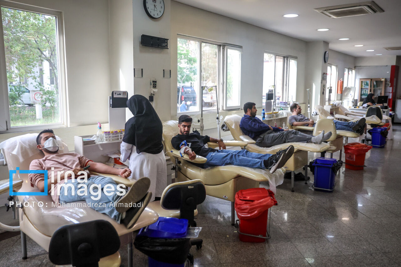 Teherán dona sangre para heridos de explosión en puerto Shahid Rayaí