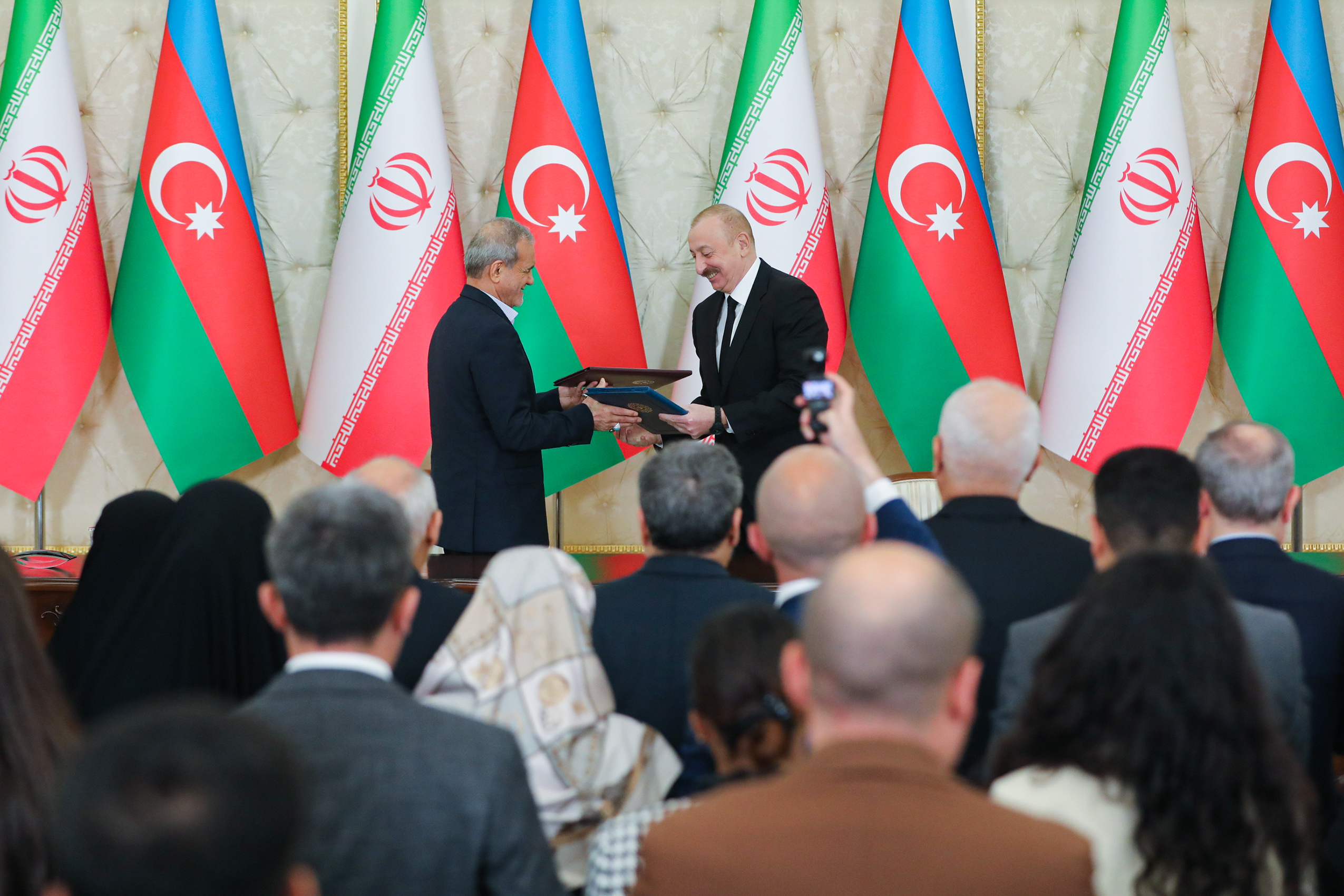 سفر پزشکیان به جمهوری آذربایجان؛ آغازی برای پروازی دیگر