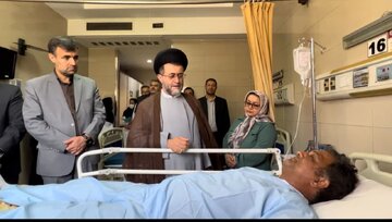 رئیس کل‌دادگستری فارس از مصدومین حادثه انفجار بندرعباس عیادت کرد