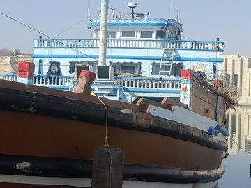 لنج حامل ۸۴ هزار لیتر سوخت قاچاق در آبهای خلیج فارس توقیف شد