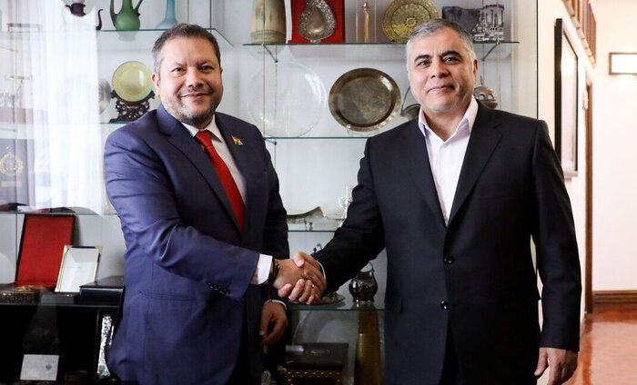 Irán y Bolivia fortalecerán cooperación en petróleo, gas y energías renovables