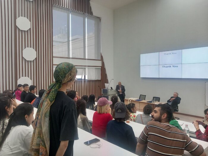 ادبیات ابزاری برای درک سنت ها و فرهنگ ها است