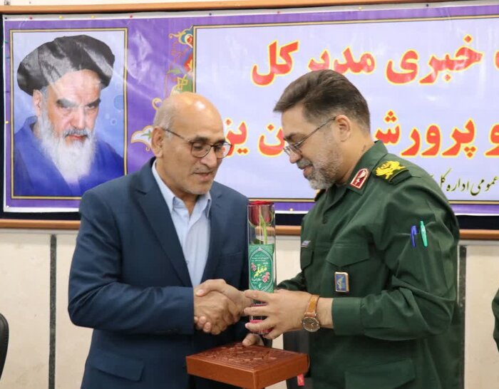 حاشیه‌های متفاوت یک نشست خبری؛ از اشک‌ خیرمدرسه‌ساز تا کاکتوس یک معلم خبرنگار