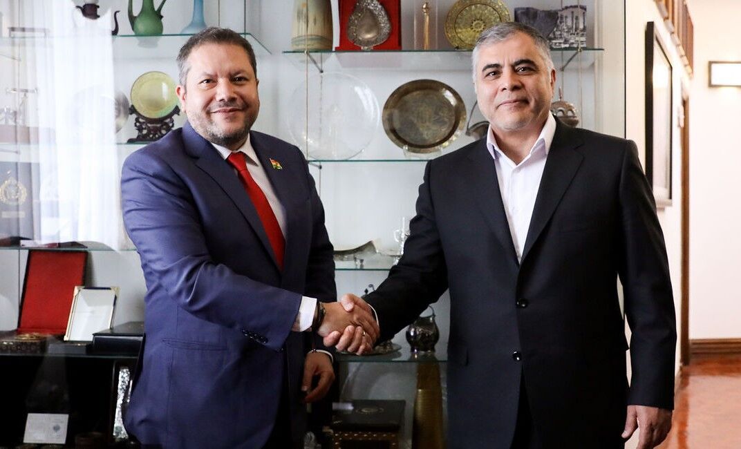 Irán y Bolivia fortalecerán cooperación en petróleo, gas y energías renovables