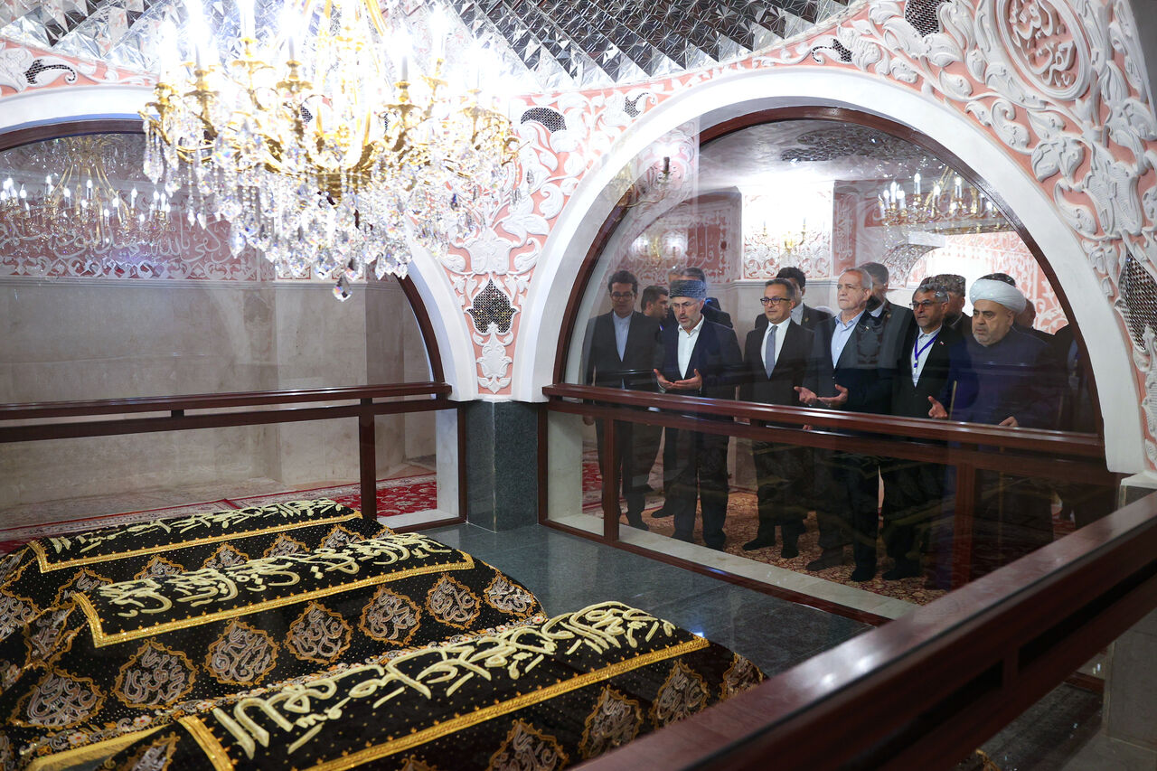 Prezident Bakıda Həzrət Bibi Heybət (ə) hərəmini ziyarət edib