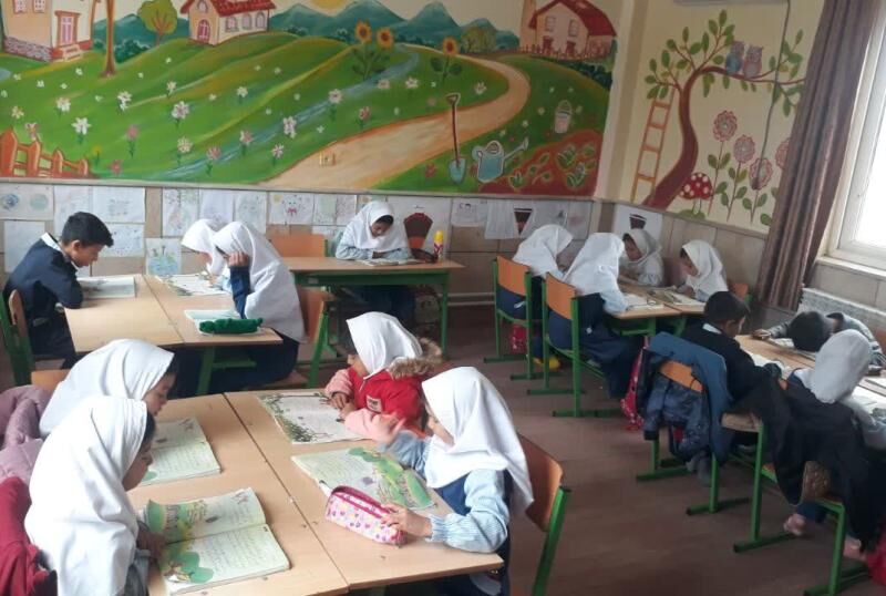 معلم نمونه گنبدی؛ راوی عشق و آموزش در روستاهای دورافتاده