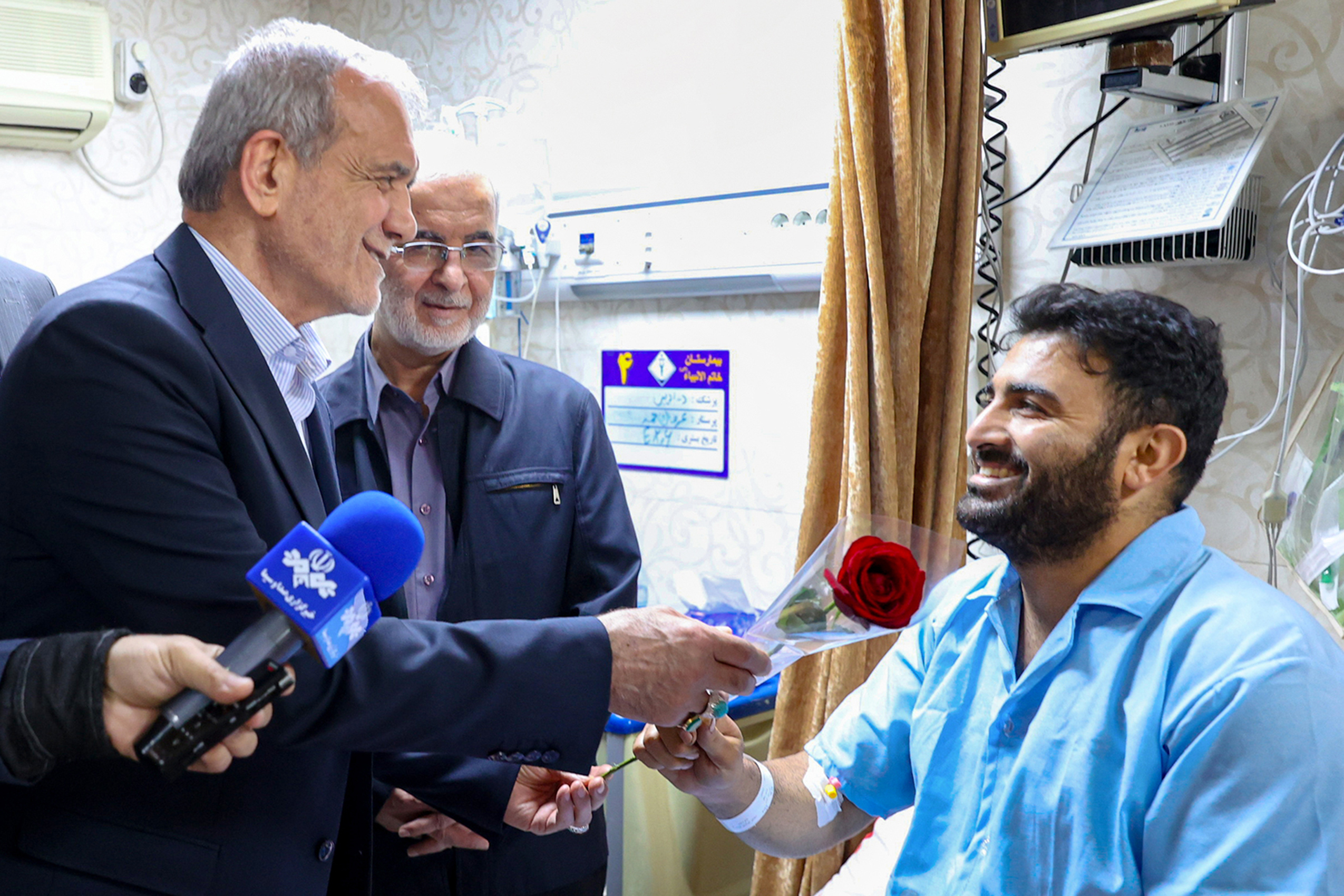 رئیس دولت وفاق در کنار مردم و پایدار به عهد