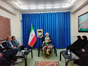 خانواده‌های شهدا در خط مقدم مقابله با جنگ نرم فرهنگی دشمن قرار دارند