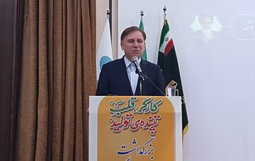 استاندار بوشهر: کارگران یکی از ستون‌های اصلی تحقق شعار سال هستند