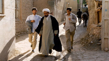 به بازیگران زنگ می‌زنم تا دانش‌آموزانم با آنها صحبت کنند