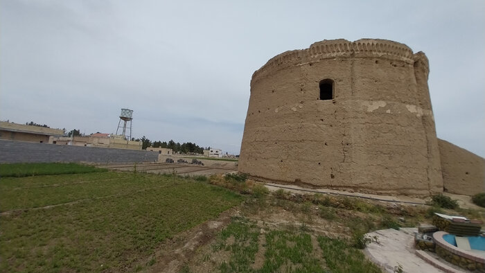 کبوترخانه بزرگ اژیه اصفهان در آستانه ویرانی