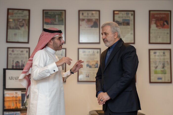 «نوروز مبارک»؛ هدیه جالب توجه روزنامه «عرب نیوز» عربستان به سفیر ایران