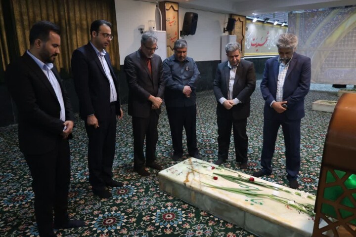 مدیرعامل ایرنا به مقام شامخ شهدای خوزستان ادای احترام کرد