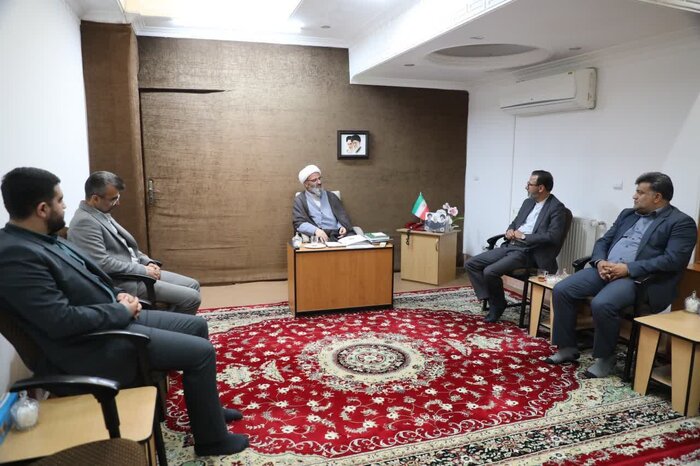امام جمعه سمنان: دستگاه‌های نظارتی حامی گزارشگران فساد باشند