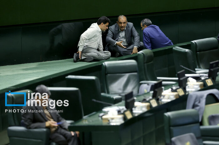 مونتاژ در روز/تأمل در یک برنامه دو جانبه برای واکنش به رفتار هیئت.