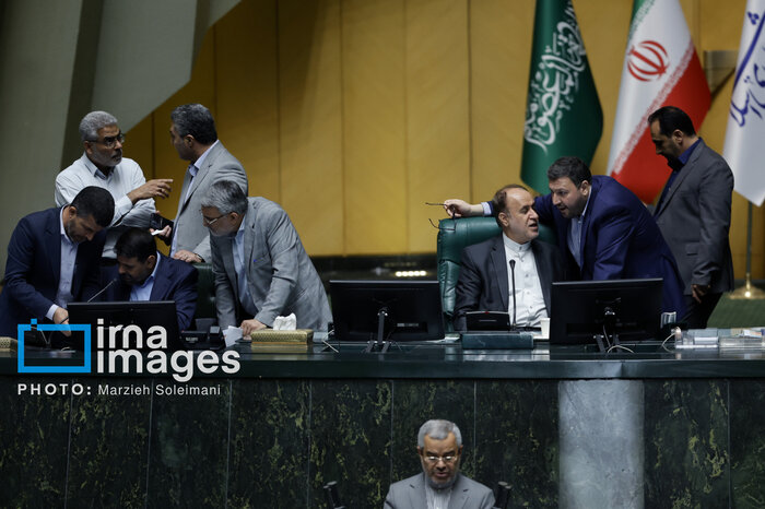 مونتاژ در روز/تأمل در یک برنامه دو جانبه برای واکنش به رفتار هیئت.