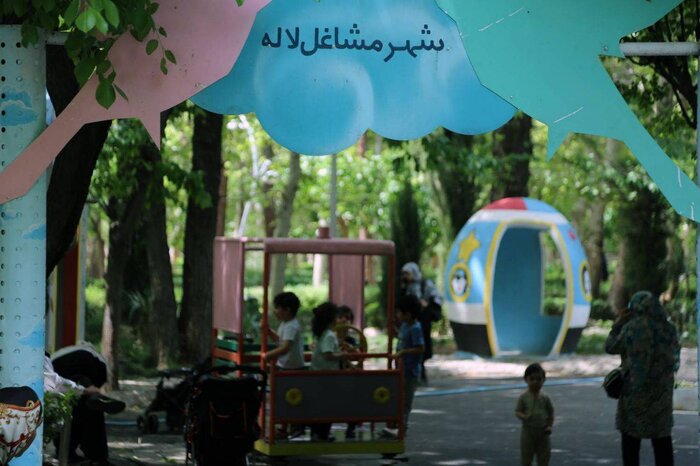 بازی متفاوت کودکان در بوستان لاله تهران 
