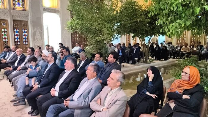 یک اقتصاددان: حل معضلات اقتصادی نیازمند همفکری و تعامل همه بخش های کشور است
