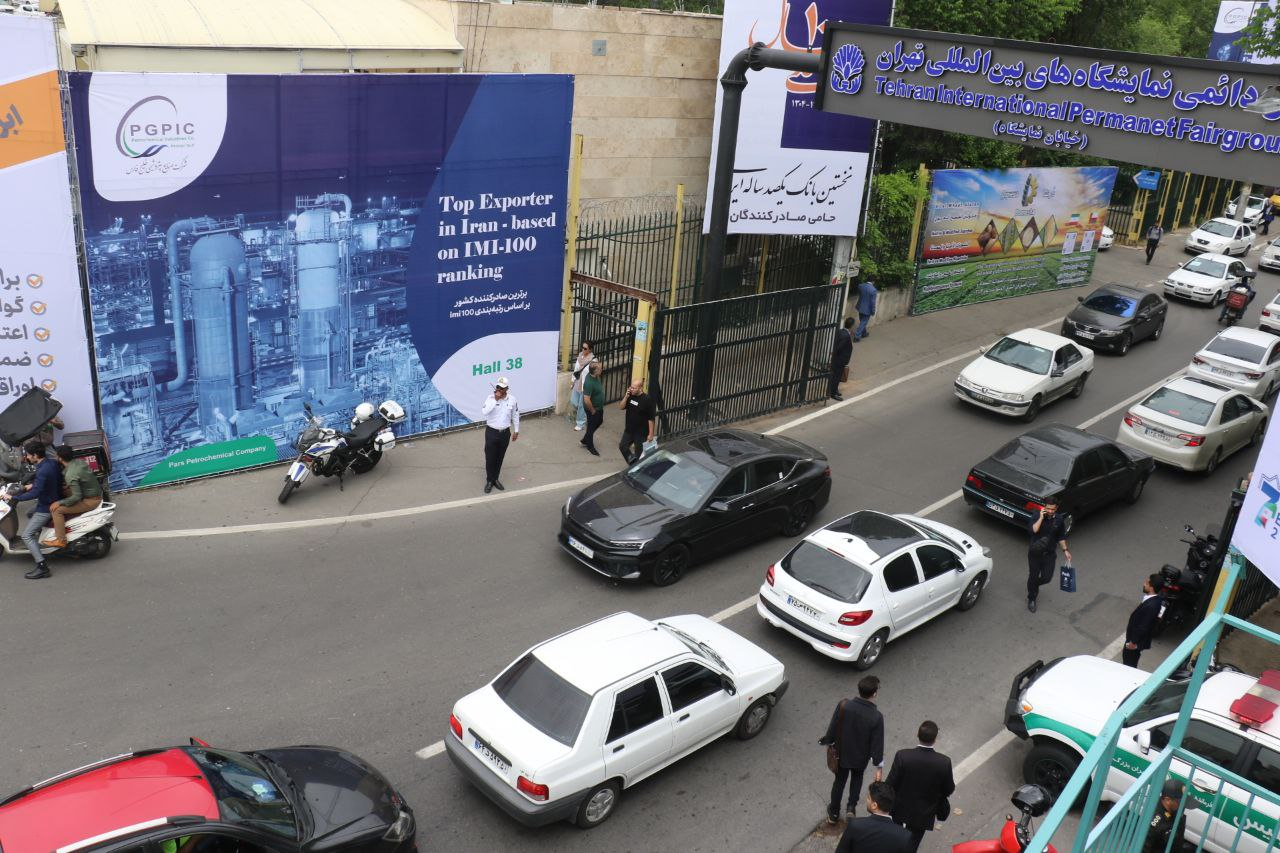 ترافیک سنگین در محورهای منتهی به نمایشگاه بین المللی تهران