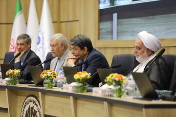 انتقاد از تصمیم‌گیری سنتی و روند صدور پروانه بهره‌برداری در کرمان