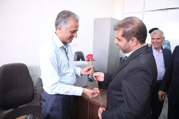 معاون استاندار یزد: خدمت به کارگران جهاد در راه خداست