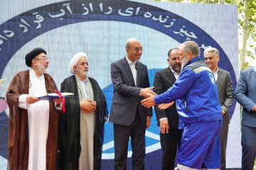 استاندار کرمانشاه: تجلیل از کارگران، انگیزه‌ای برای ادامه مسیر توسعه است