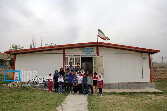 قلم به دست، دل به راه؛ این است شکوه معلمی