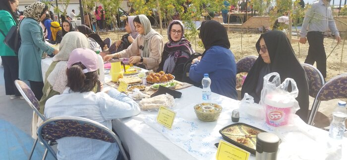 جشنواره غذاهای اقوام ایرانی در باغ راه حضرت فاطمه