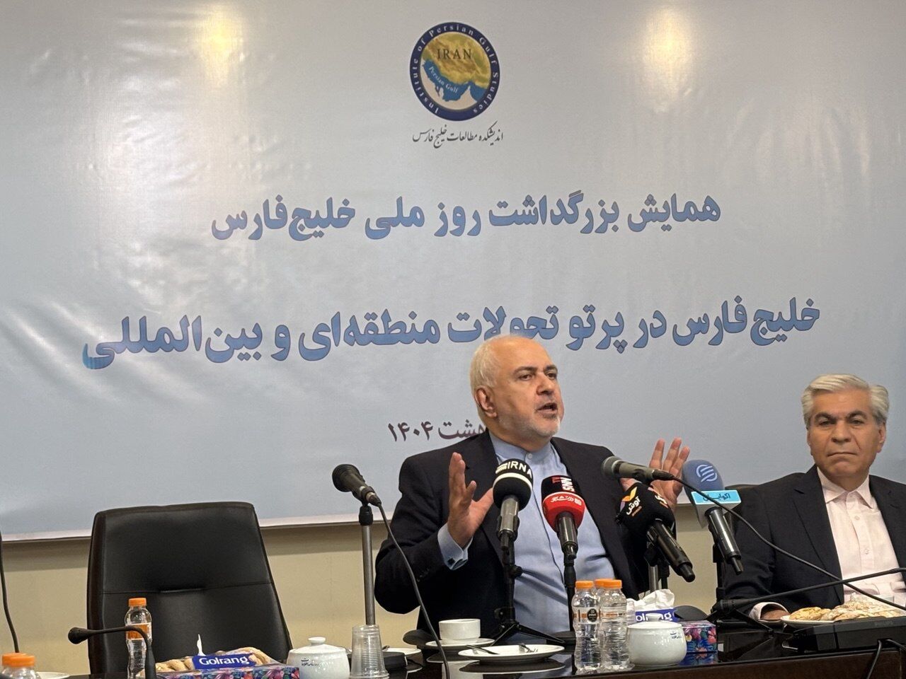 ظریف: نگاه تهدیدمحور در سیاست خارجی و داخلی باید تغییر کند