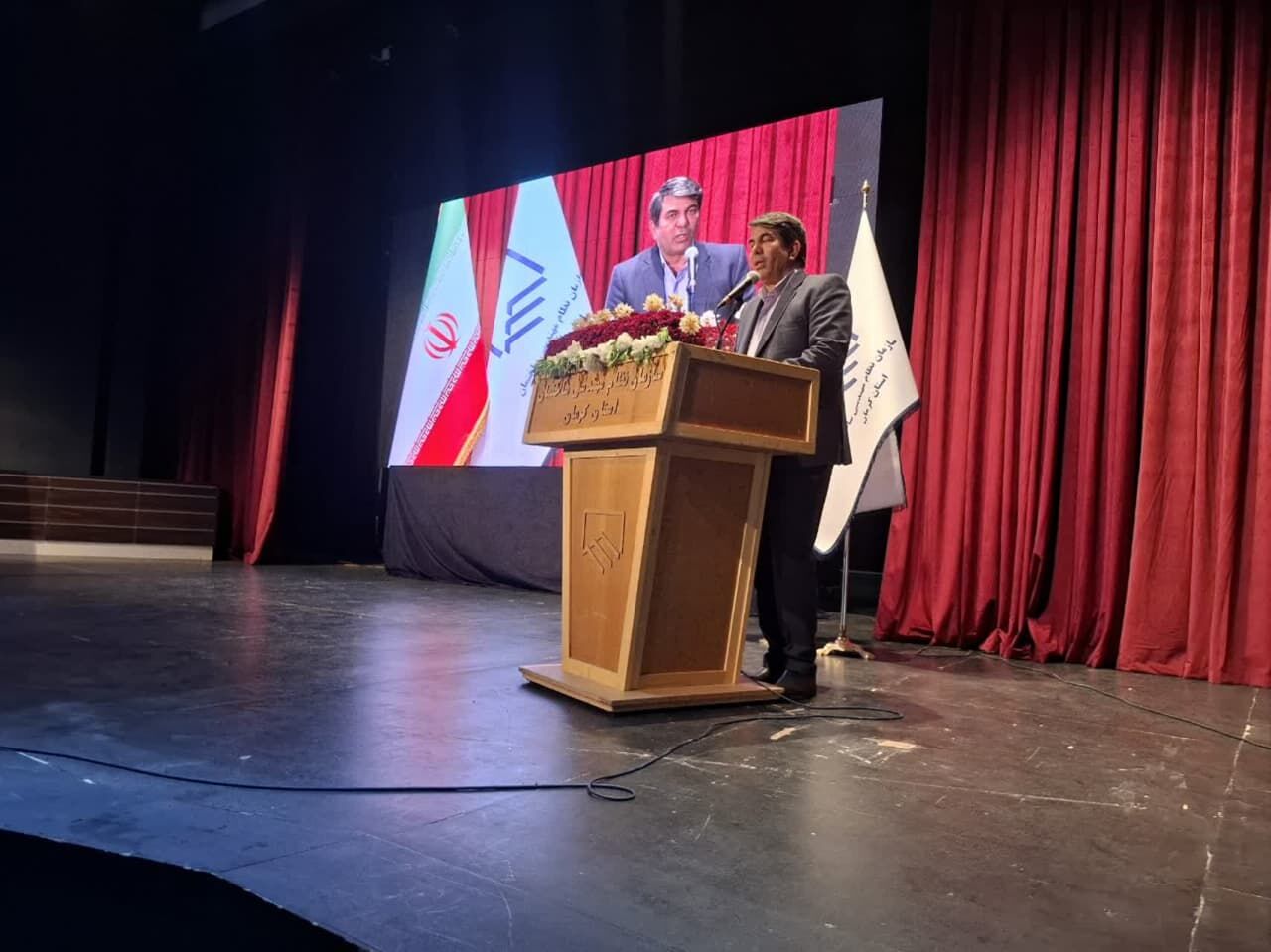 استاندار کرمان: وزارتخانه‌ها علاقه‌مند تفویض اختیار به استان‌ها نیستند