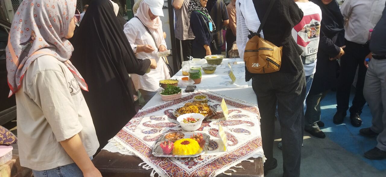 جشنواره غذاهای اقوام ایرانی در باغ راه حضرت فاطمه